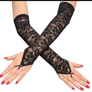 NWT FLORAL KITTEN BLACK RING GLOVES